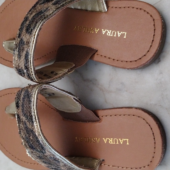 Laura Scott sandals. - Picture 3 of 8